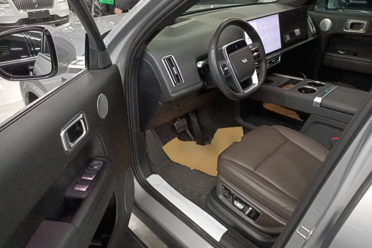 理想汽车 理想L9 2022款 Max中控内饰20
