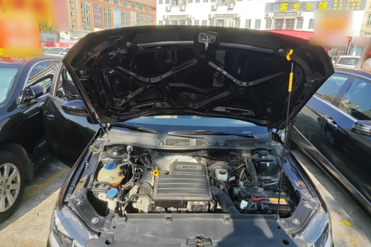 大众 朗逸 2017款 1.6L 自动风尚版机舱底盘24