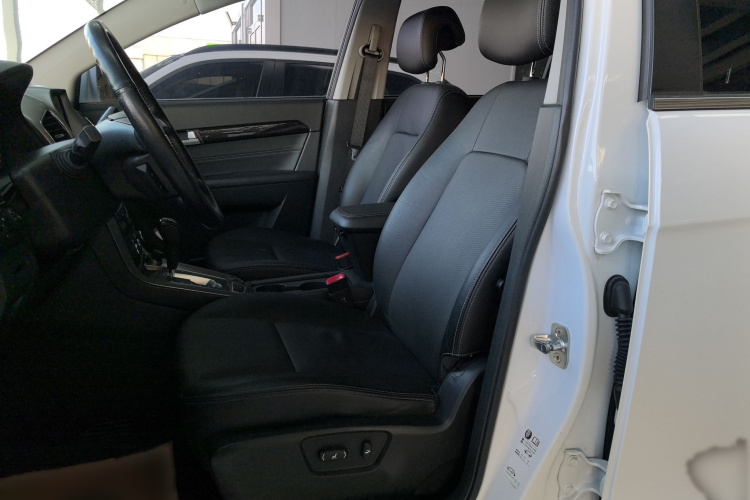 雪佛兰 科帕奇 2015款 2.4L 四驱旗舰版 7座中控内饰7001