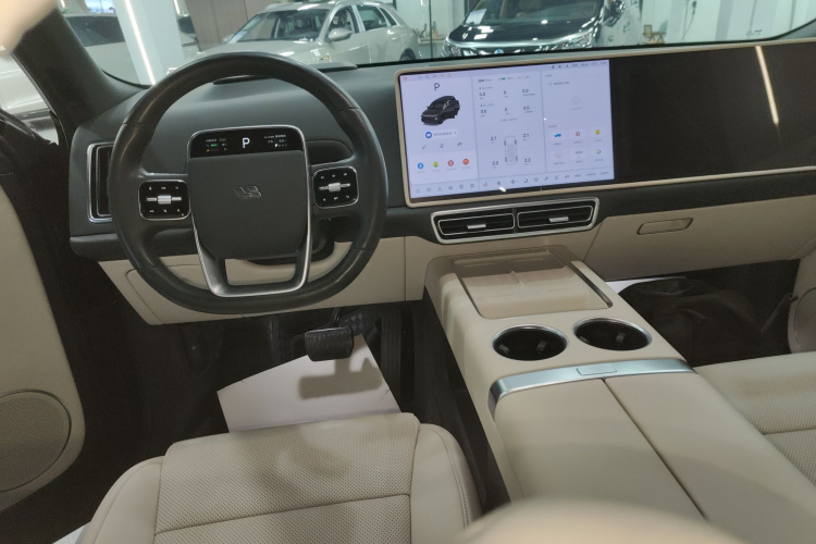 理想汽车 理想L9 2024款 Ultra中控内饰12