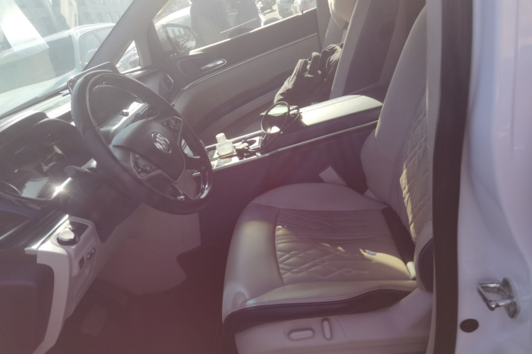 别克GL8 2021款 陆上公务舱 652T 舒适型局部细节19