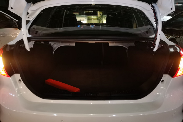 福特 福克斯 2012款 三厢 1.6L 手动舒适型机舱底盘23