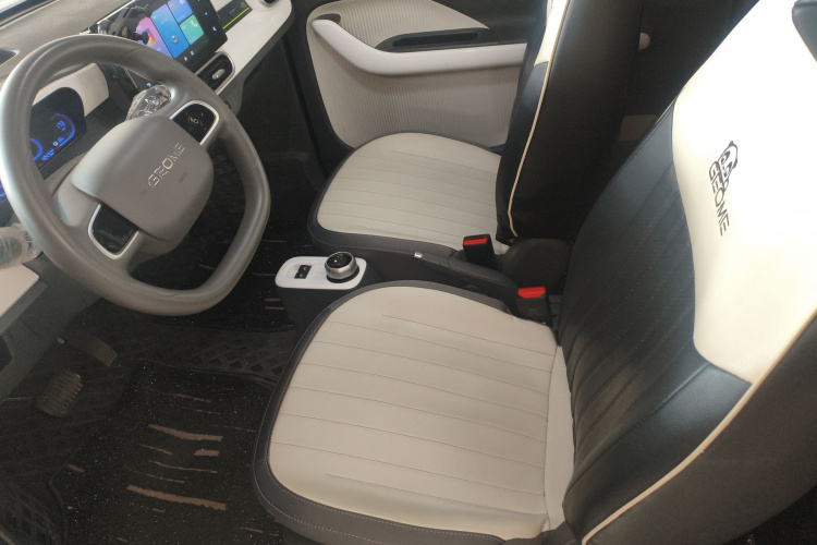 吉利银河 2025款 210km 熊猫卡丁中控内饰19