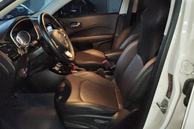 Jeep 指南者 2019款 220T 自动家享版局部细节19