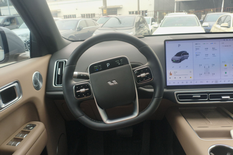 理想汽车 理想L9 2025款 Ultra 智能焕新版中控内饰13