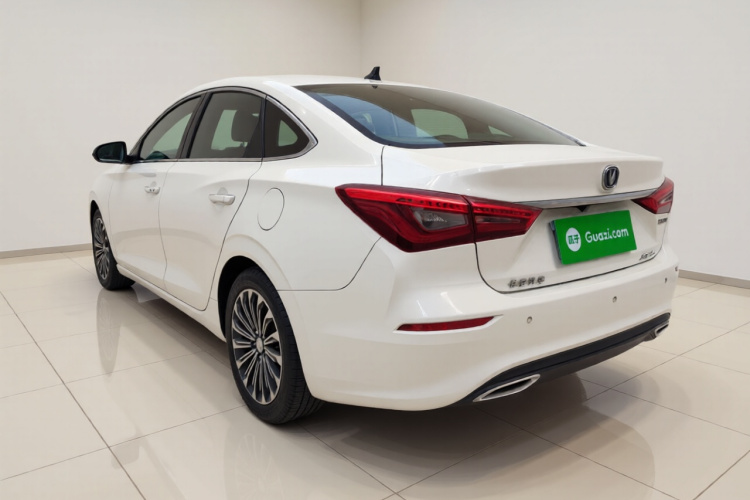 长安 逸动 2019款 蓝鲸版 280T GDI DCT极速型车身外观5