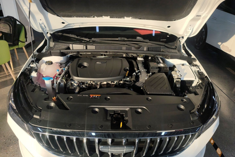 吉利汽车 帝豪 2025款 第4代 1.5L CVT旗舰型机舱底盘24