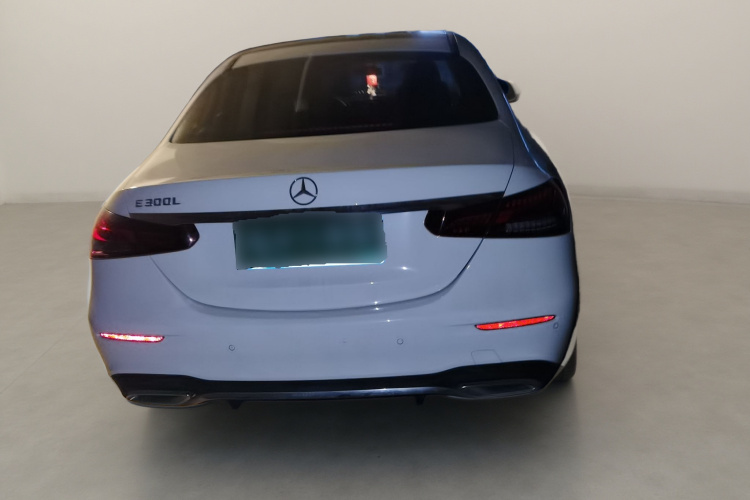 奔驰E级 2021款 改款 E 260 L 运动型车身外观6