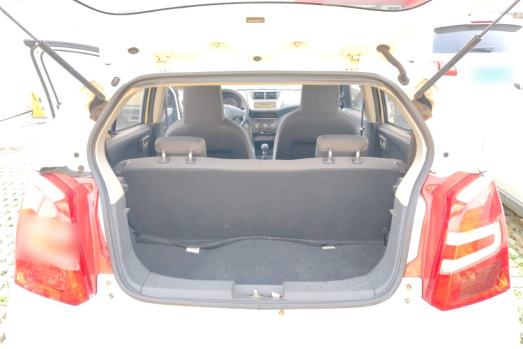 铃木 奥拓 2013款 改款 1.0L 手动舒适型局部细节23