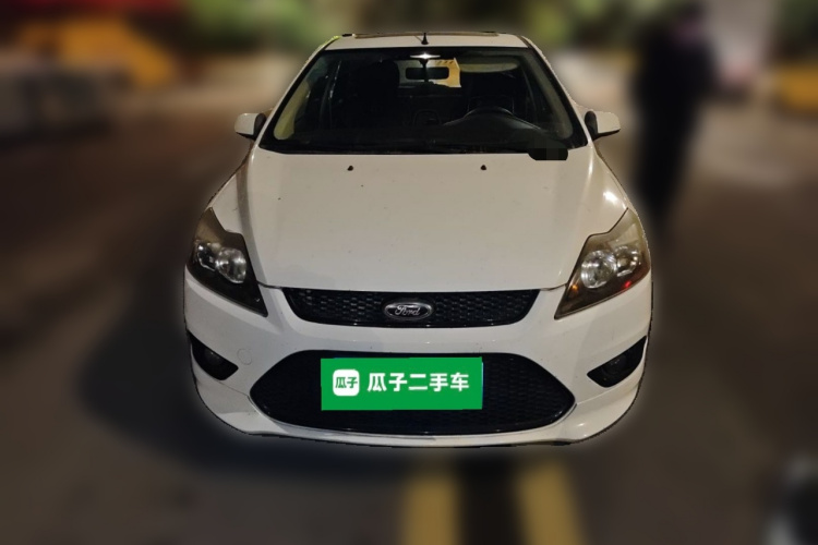 福特 福克斯 2013款 两厢经典 1.8L 手动时尚型车身外观6001