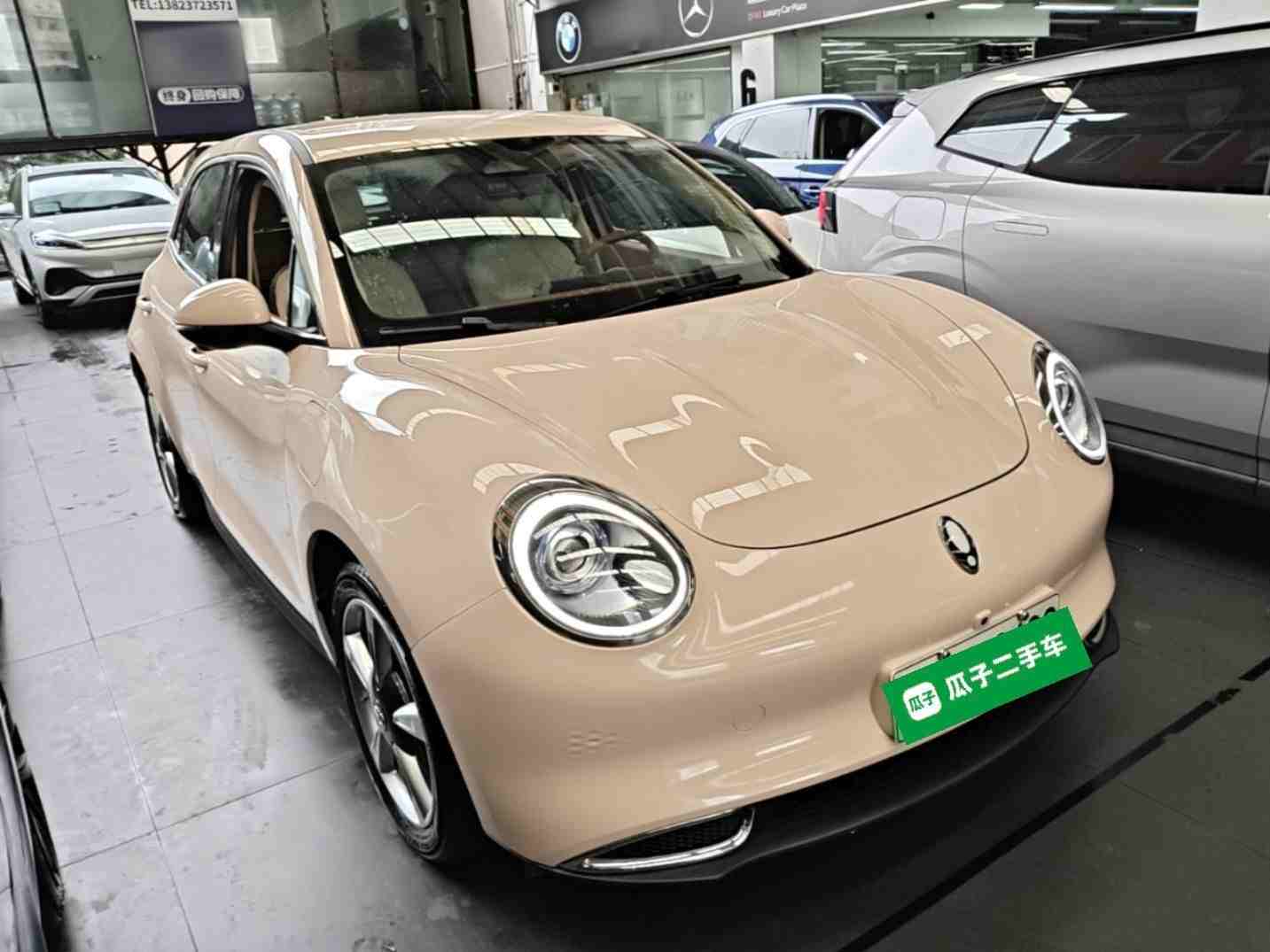 车辆右前45度视角外观