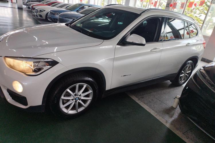 宝马X1 2016款 sDrive18Li 时尚型车身外观4