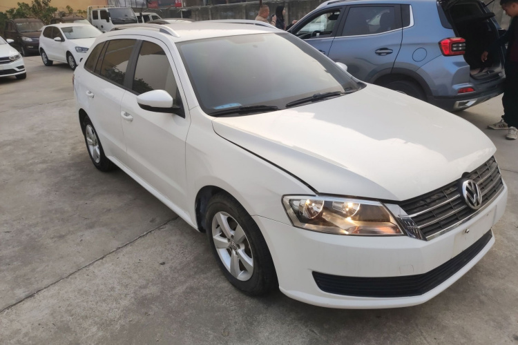 大众 朗行 2013款 1.6L 自动风尚型车身外观3