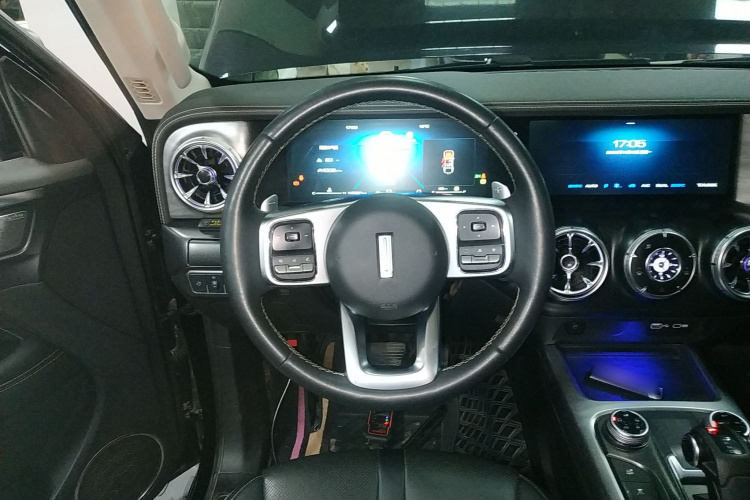 坦克300 2021款 越野版 2.0T 征服者中控内饰13