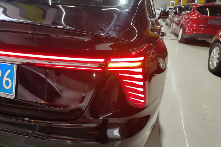 红旗H5 2025款 1.5T DCT旗韵版车身外观9