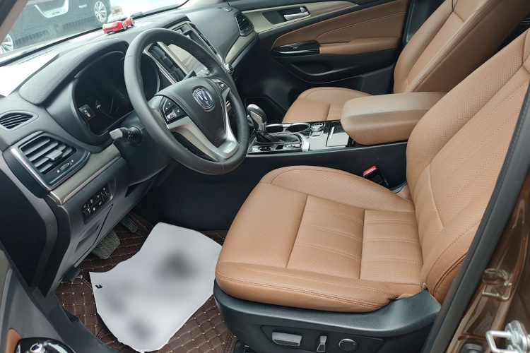 长安CS95 2017款 2.0T 两驱智拓版中控内饰19