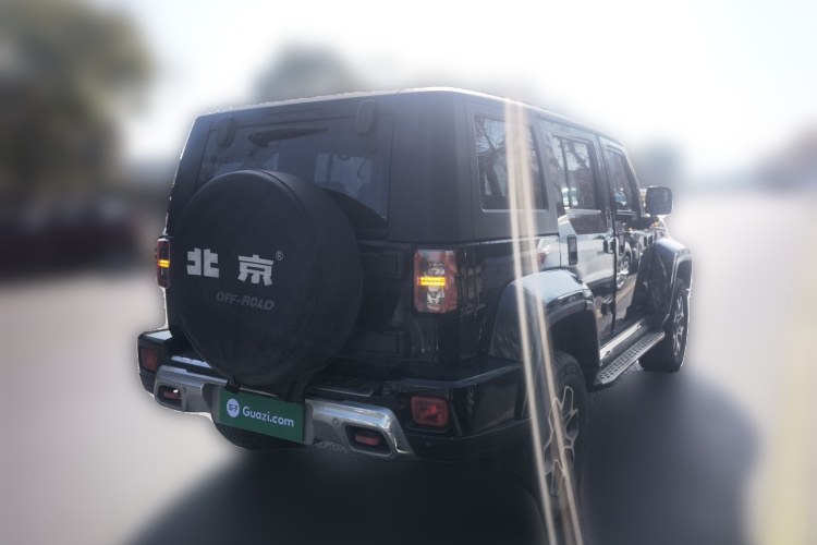 北京越野 北京BJ40 2019款 PLUS 2.3T 自动四驱旗舰版 国VI车身外观7