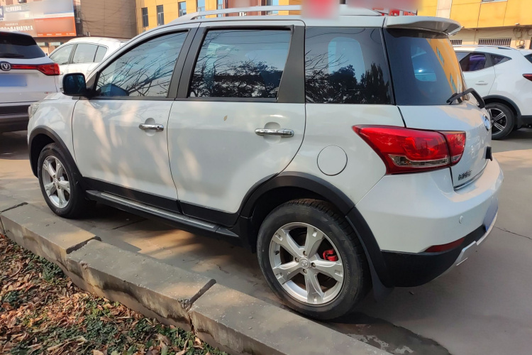 长城M4 2014款 1.5L 手动豪华型车身外观4