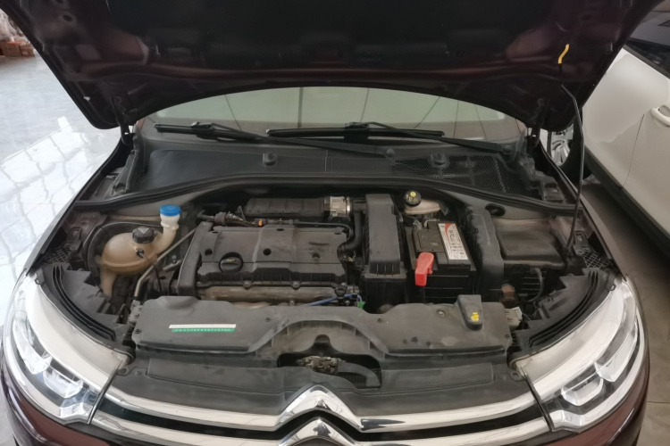 雪铁龙C3-XR 2015款 1.6L 自动先锋型机舱底盘24