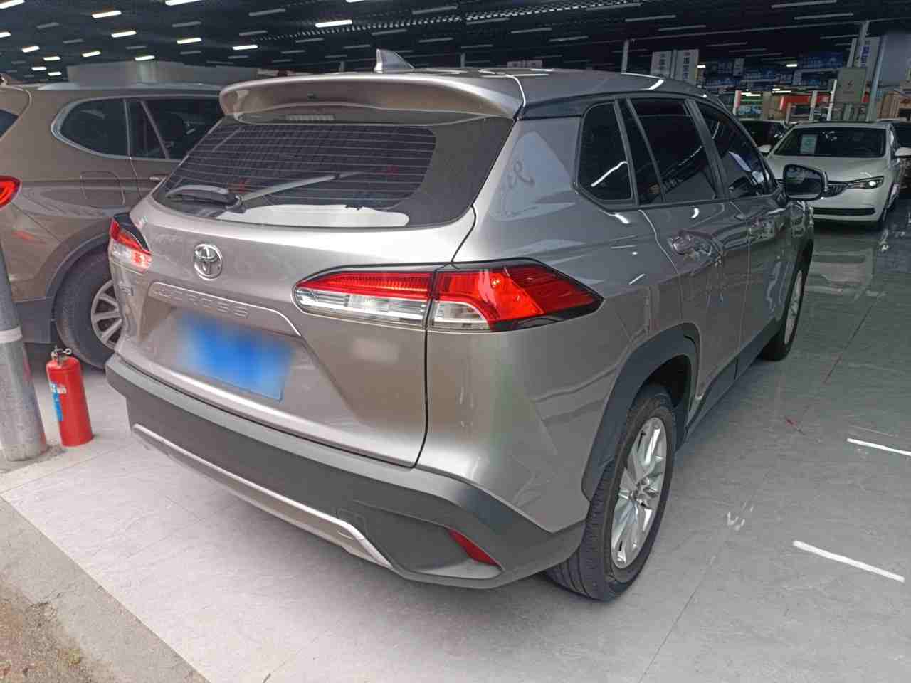 车辆右后45度外观展示