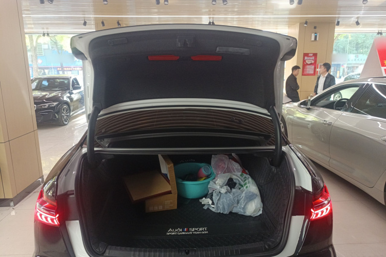 奥迪A6L 2021款 40 TFSI 豪华动感型机舱底盘23