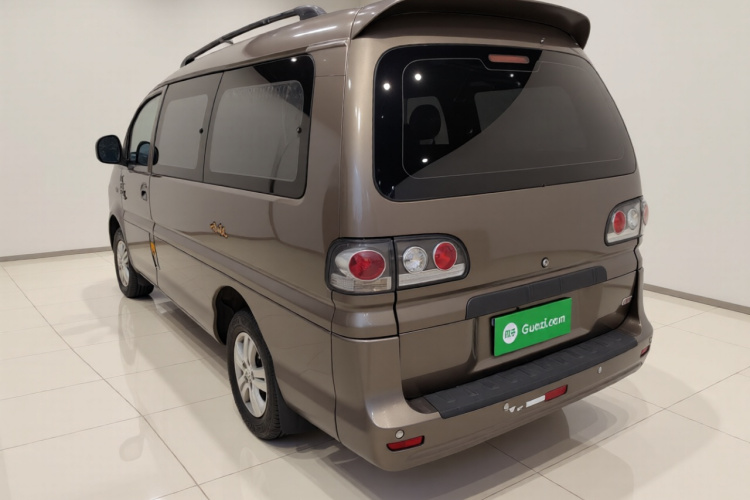 东风风行 菱智 2015款 M5 Q7 2.0L 9座长轴舒适型车身外观5