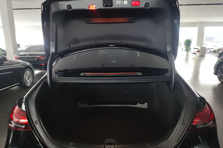 奔驰E级 2023款 E 300 L 时尚型局部细节23