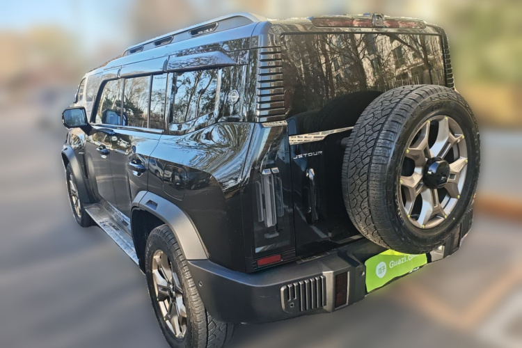 捷途旅行者 2023款 2.0T 四驱征服PRO车身外观5