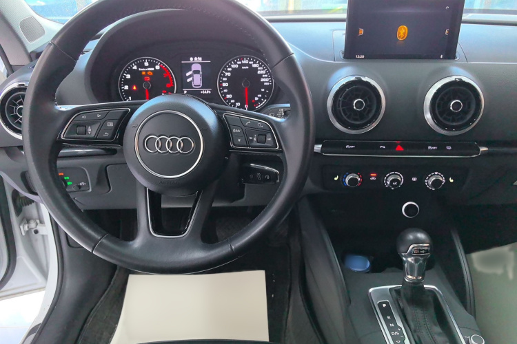 奥迪A3 2019款 Sportback 35 TFSI 时尚型 国VI中控内饰7004