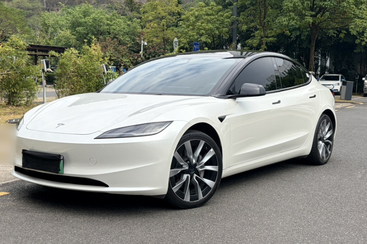 特斯拉 Model 3 2023款 长续航全轮驱动版车身外观6005