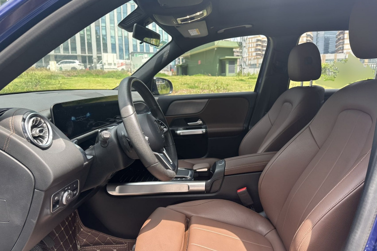 奔驰GLB 2020款 改款 GLB 200 动感型中控内饰19