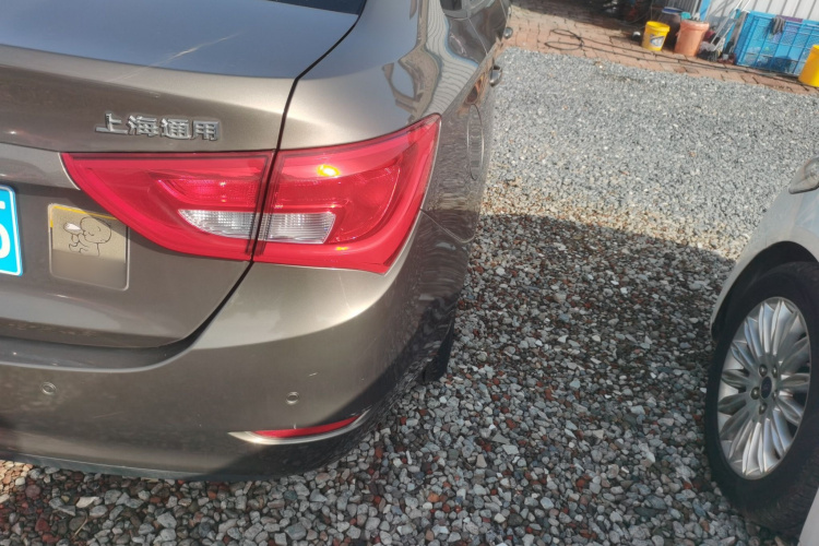 别克 英朗 2015款 15N 自动豪华型车身外观9