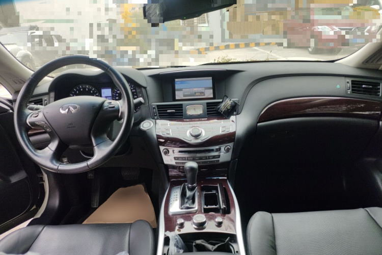 英菲尼迪Q70 2013款 Q70L 2.5L 舒适版中控内饰12