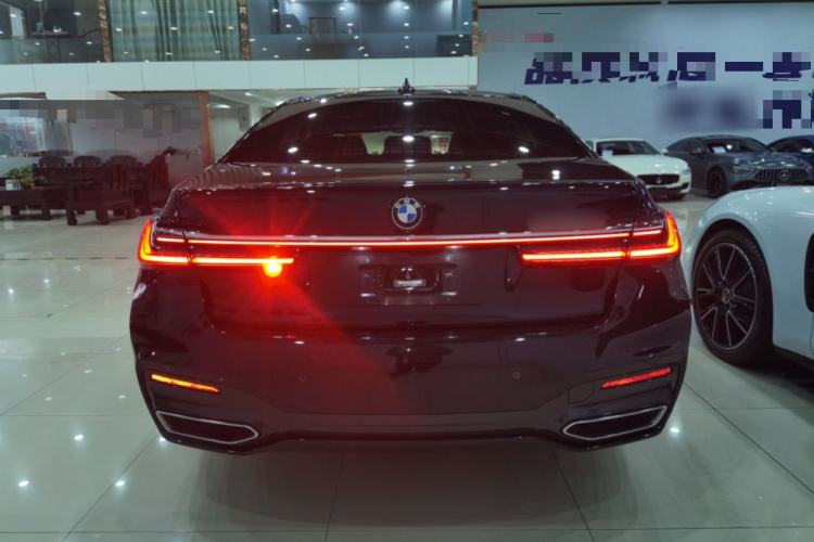 宝马7系 2021款 740Li 领先型 M运动套装车身外观6