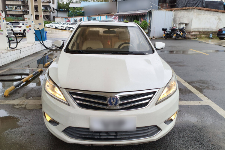 长安 逸动 2016款 1.6L 自动风尚型车身外观2