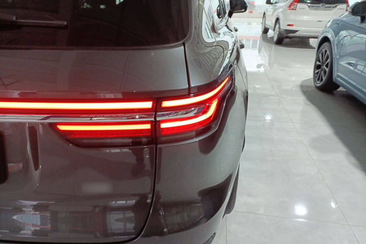 理想汽车 理想ONE 2021款 增程6座版车身外观9