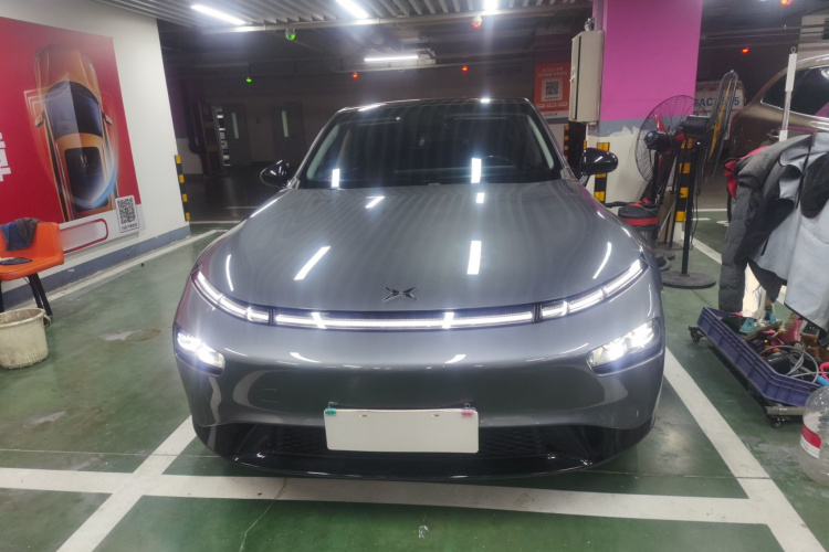 小鹏P7 2022款 586G车身外观2