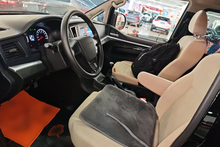 东风风行 菱智 2022款 M5 1.6L 实用型 5座局部细节19