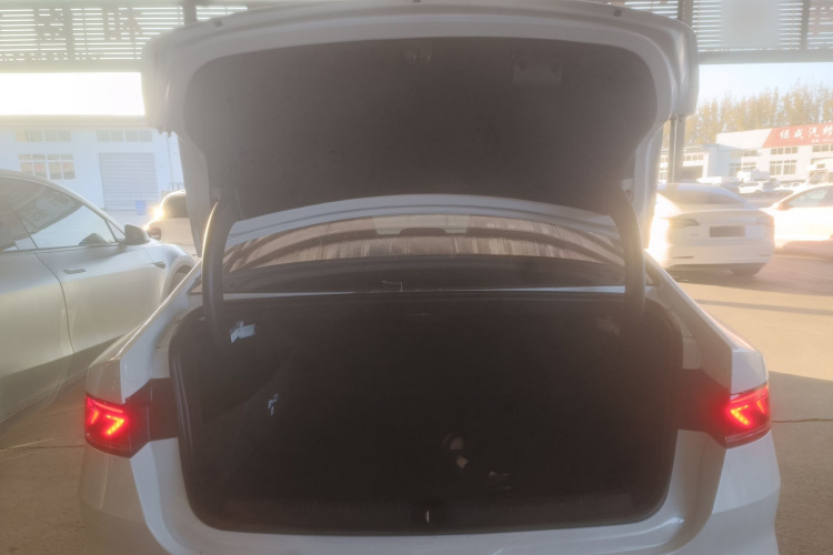 比亚迪 秦PLUS 2024款 荣耀版 DM-i 55KM领先型机舱底盘23