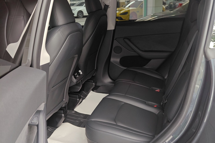 特斯拉 Model Y 2024款 长续航全轮驱动版中控内饰21