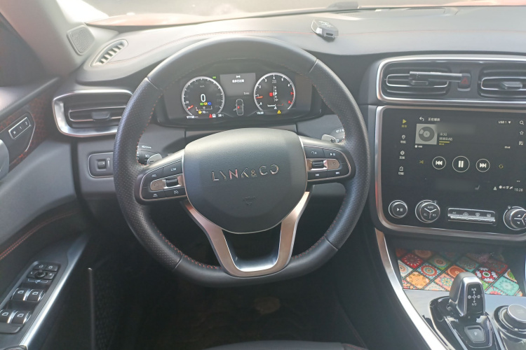 领克01 2017款 2.0T 四驱劲Pro版中控内饰13