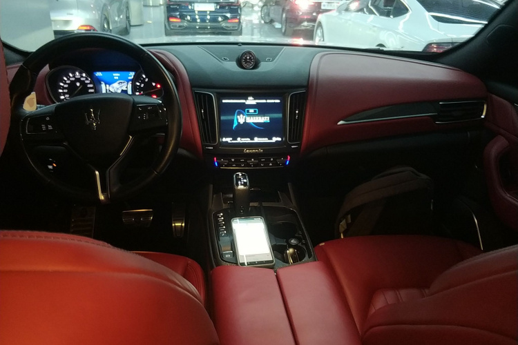 玛莎拉蒂 Levante 2019款 3.0T 标准版 国VI中控内饰12