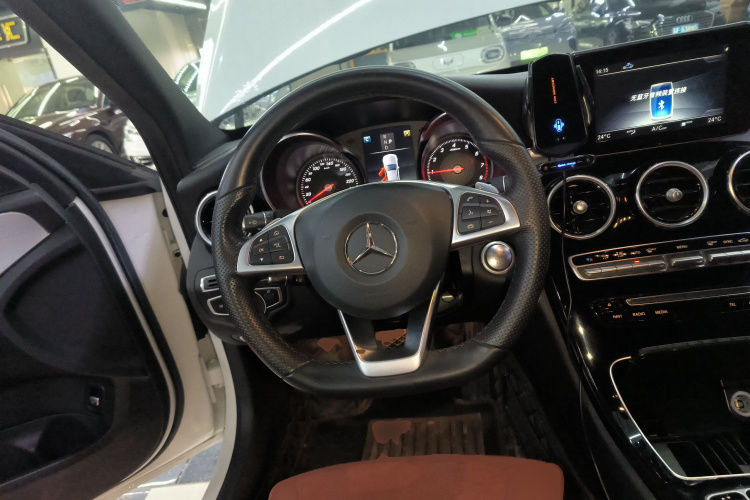 奔驰C级 2018款 C 200 运动版中控内饰13