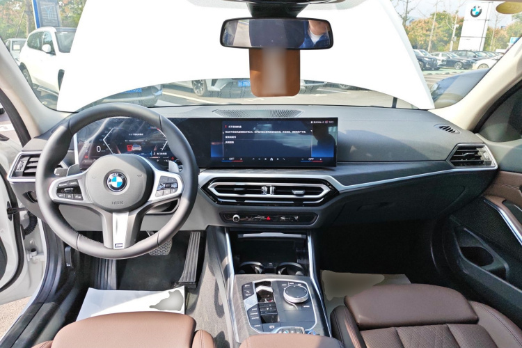 宝马3系 2024款 325i M运动套装中控内饰7002