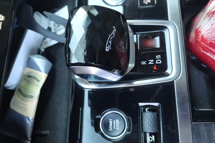 捷豹XFL 2022款 XFL 2.0T P250 两驱尊享豪华版局部细节18