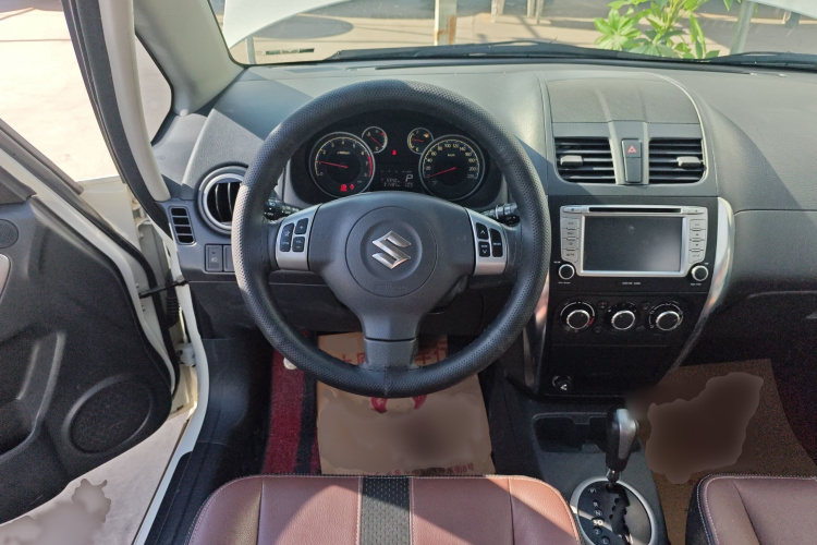 铃木 天语 SX4 2013款 酷锐 1.6L 自动20周年3G智能版局部细节13