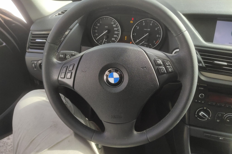 宝马X1 2013款 sDrive18i 时尚型局部细节13