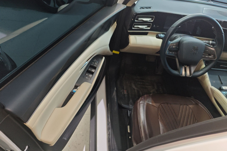 比亚迪 秦L 2024款 DM-i 120KM领先型中控内饰7003