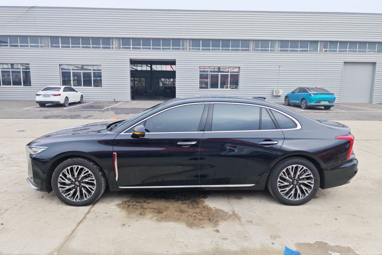 红旗H5 2024款 2.0T 自动智联旗畅版车身外观4