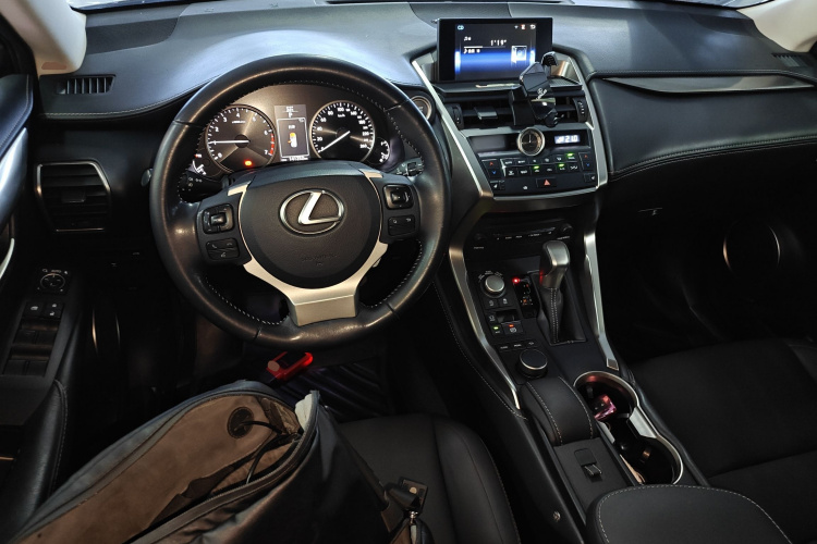 雷克萨斯NX 2015款 200 全驱 锋尚版中控内饰13